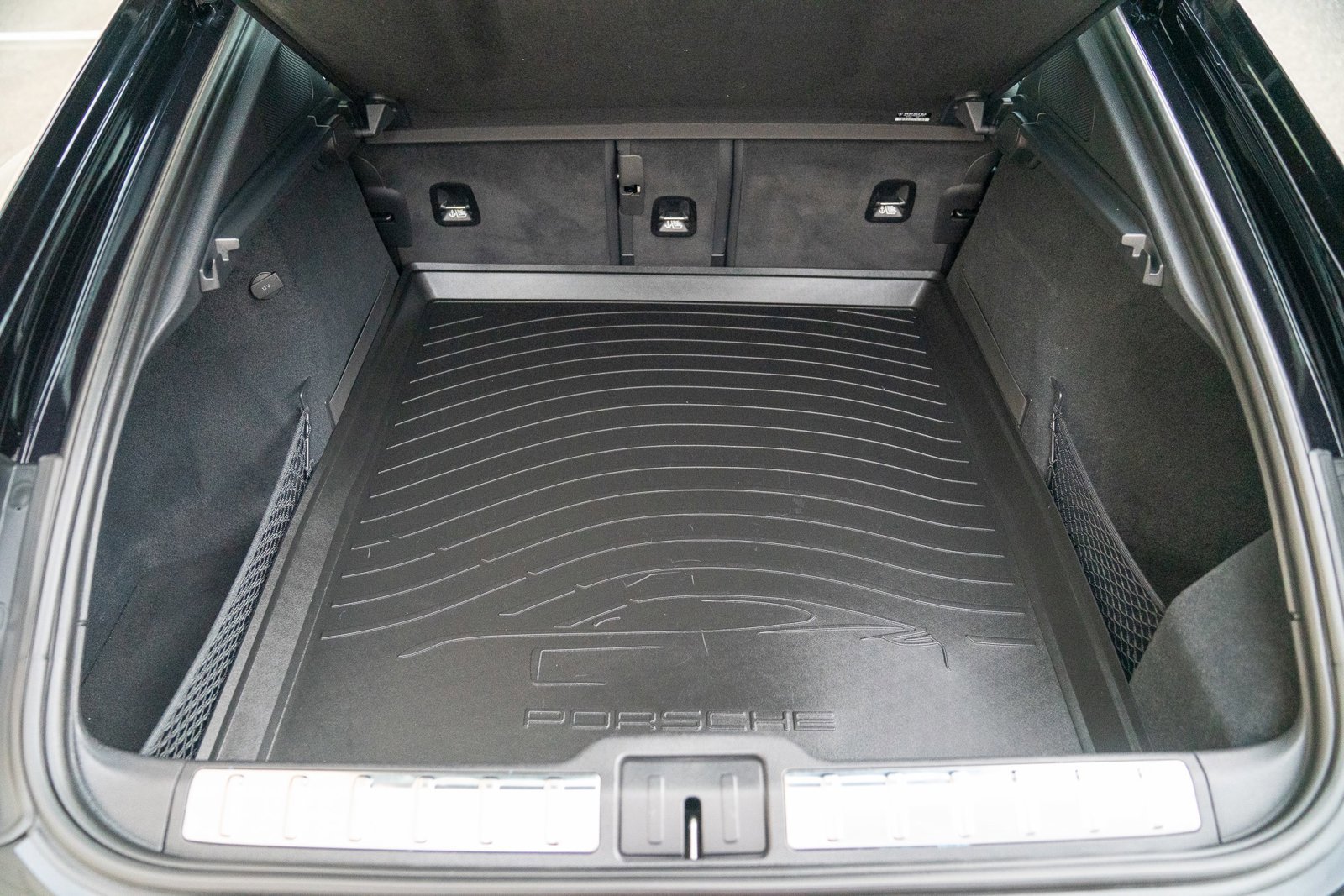 Used 2025 Porsche Panamera 4 image 27