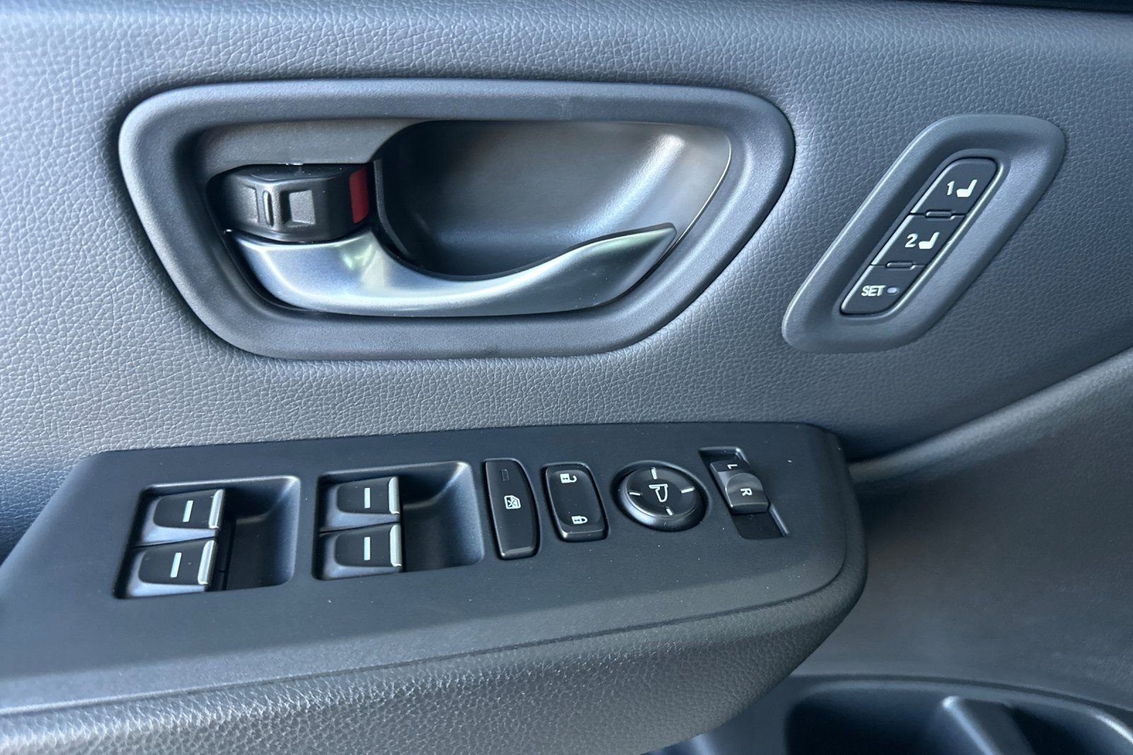 New 2025 Honda Pilot EX-L image 7