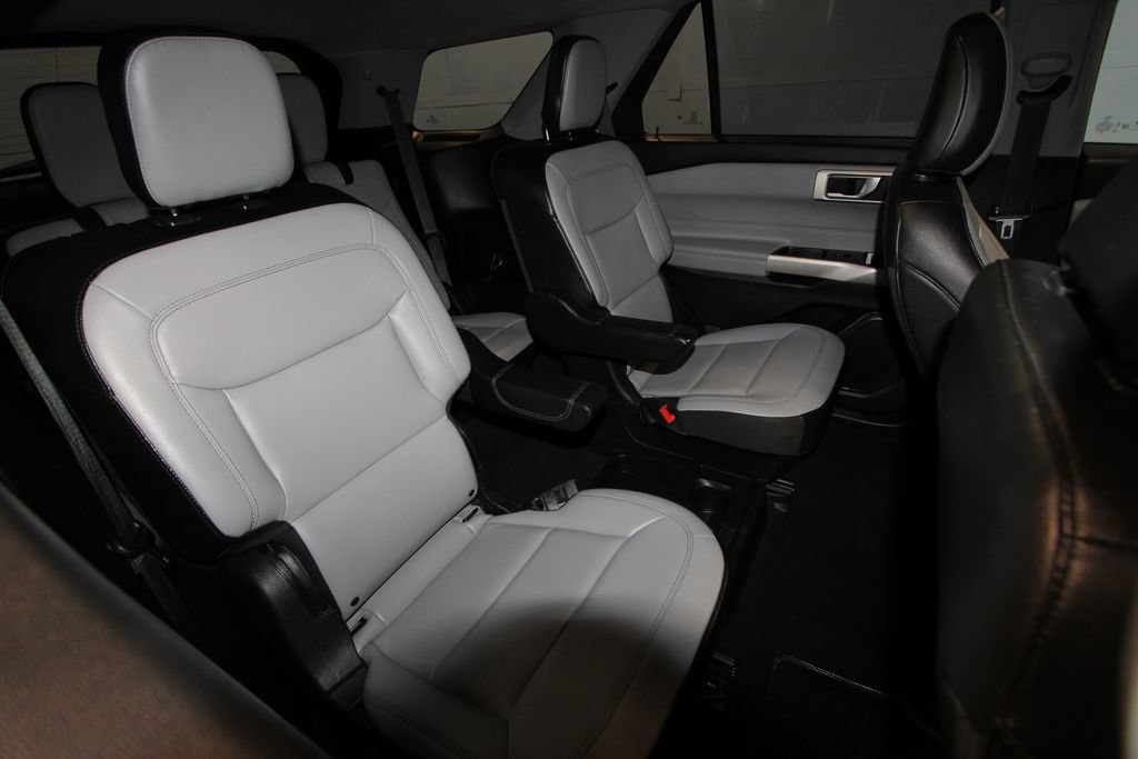Used 2021 Ford Explorer XLT w/ Equipment Group 202A AWD/4WD image 24
