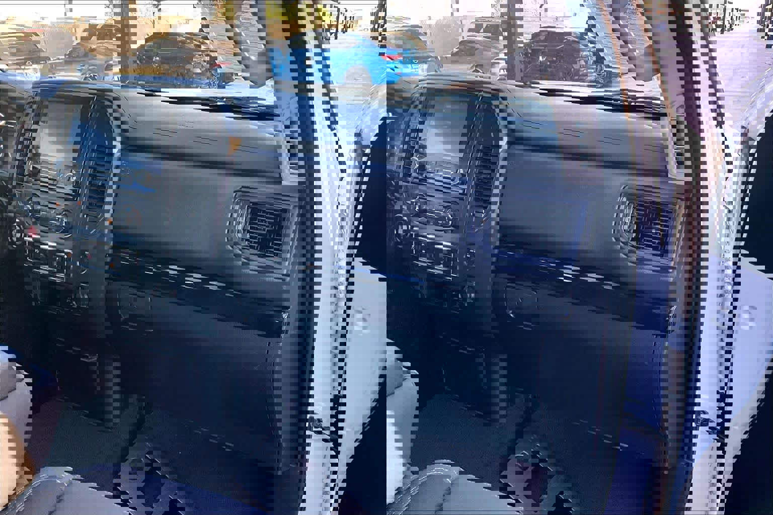 Used 2022 Nissan Titan SV image 18