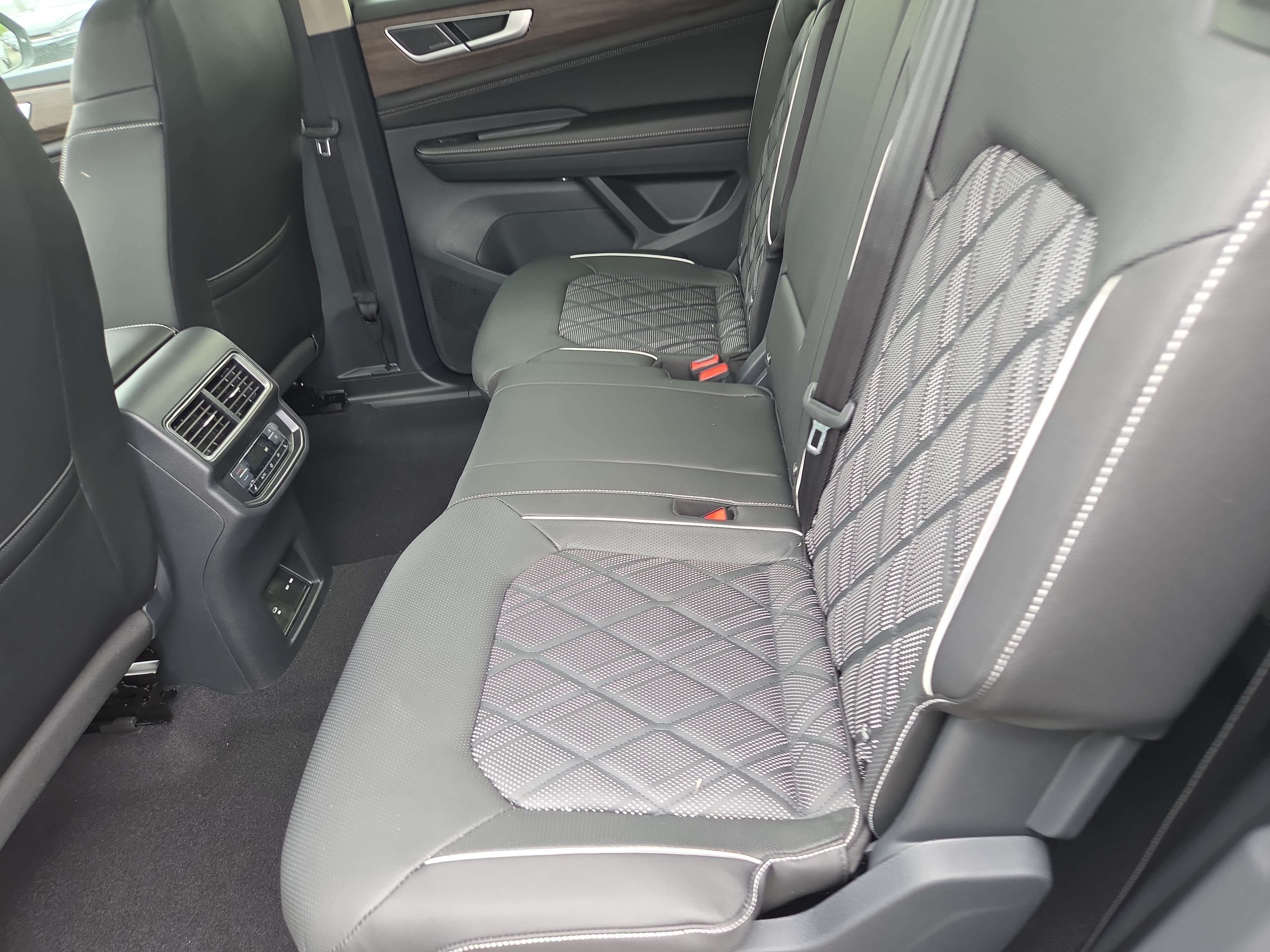 New 2026 Volkswagen Atlas SEL Premium R-Line AWD/4WD image 6