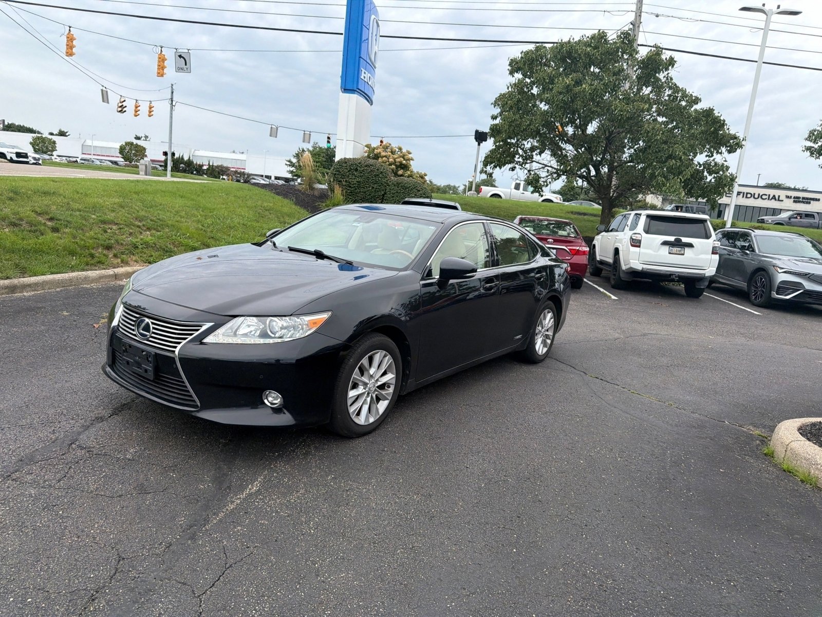 Used 2015 Lexus ES 300h w/ Navigation System Package FWD image 9