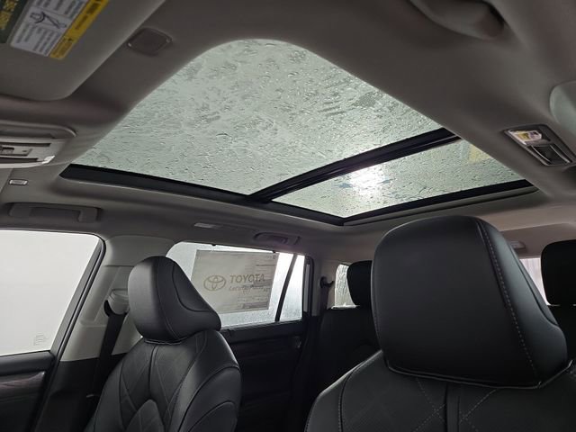 Used 2025 Toyota Highlander Platinum image 33