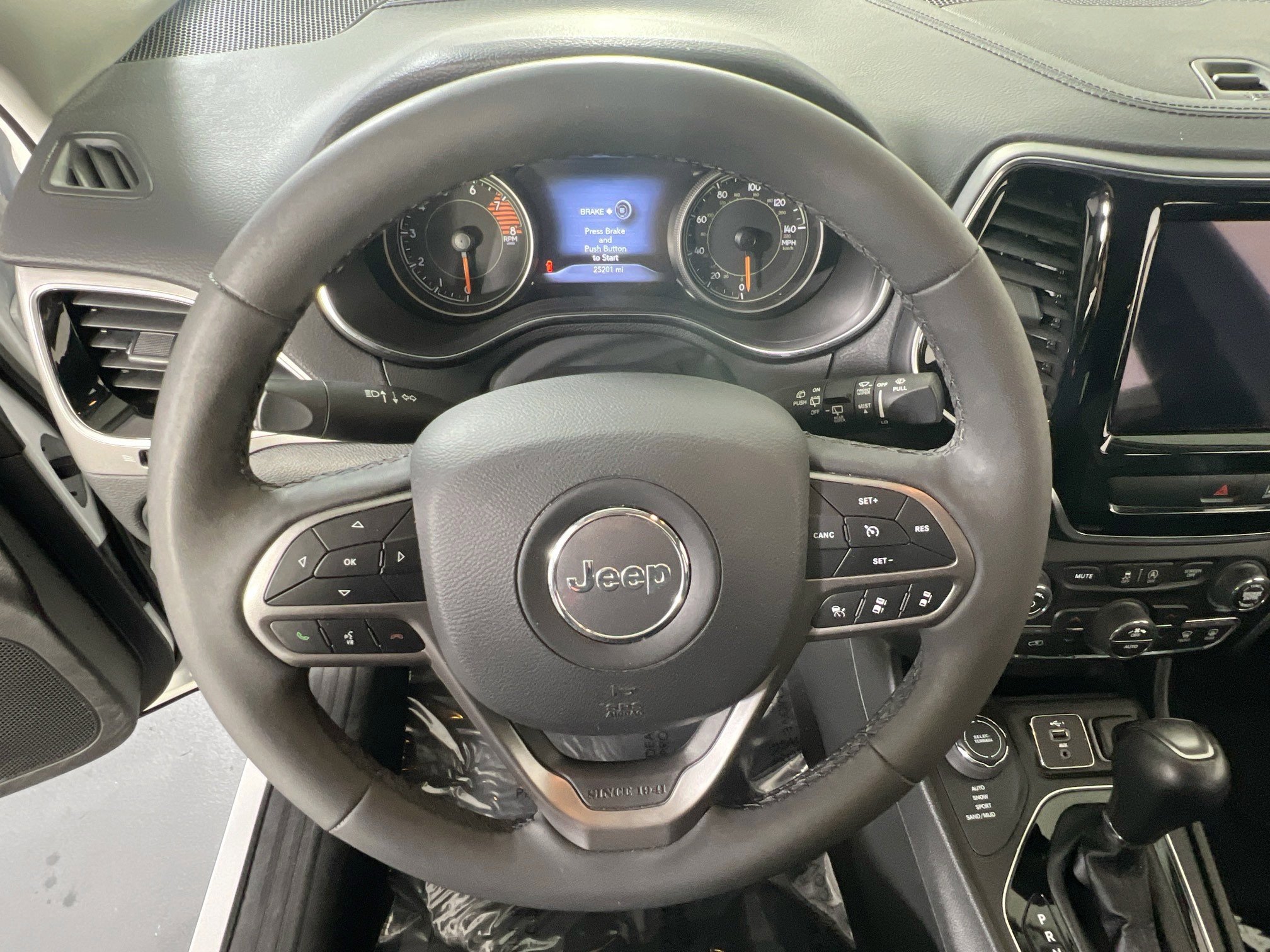 Used 2022 Jeep Cherokee Limited image 10