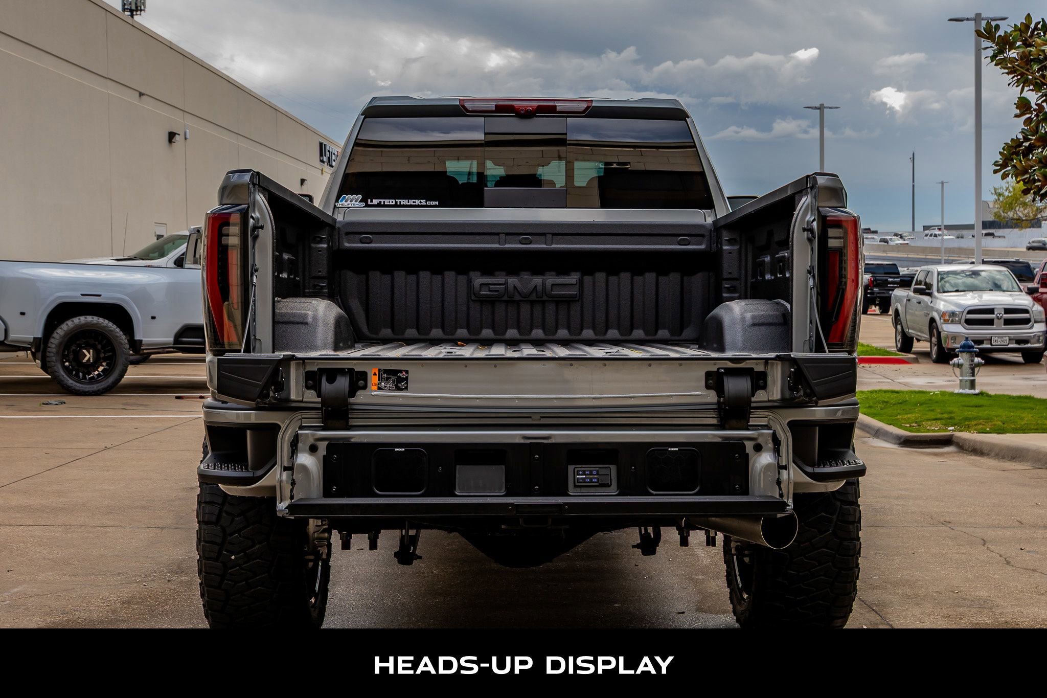 Used 2026 GMC Sierra 2500 AT4X image 9