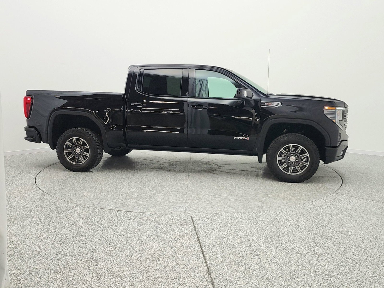Used 2025 GMC Sierra 1500 AT4 image 4