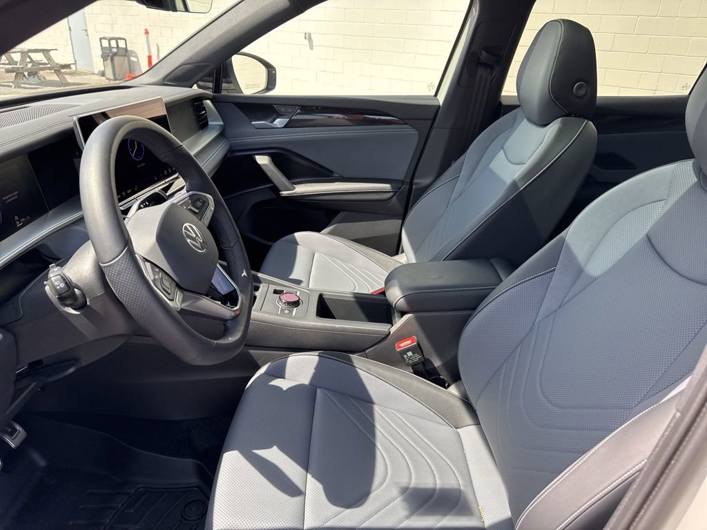 Certified 2026 Volkswagen Tiguan SE R-Line image 20