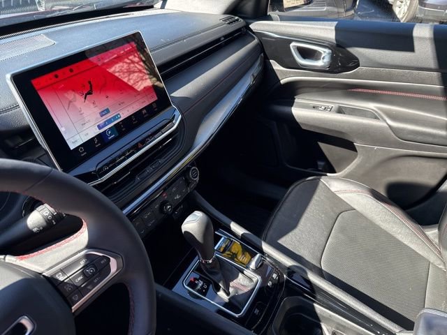 Used 2025 Jeep Compass Trailhawk w/ Trailhawk Elite Group image 48