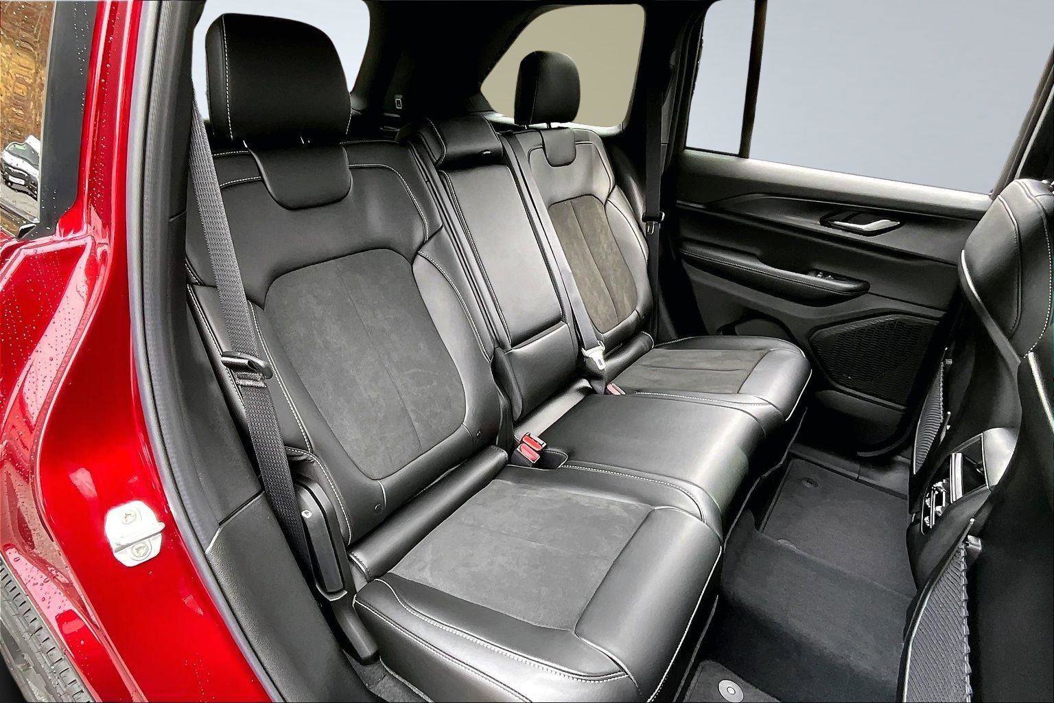 New 2025 Jeep Grand Cherokee Altitude image 10