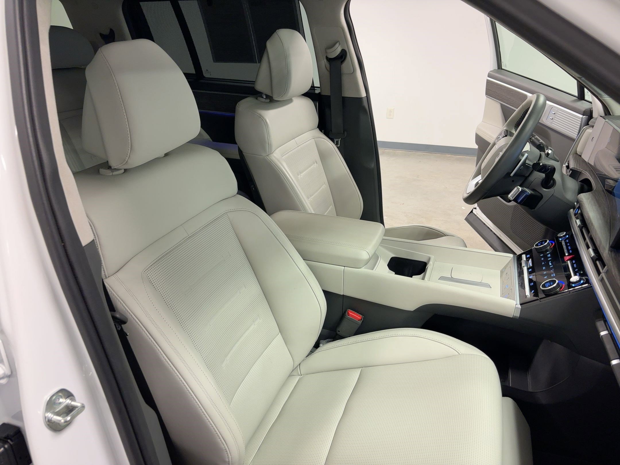 Used 2024 Hyundai Santa Fe Calligraphy image 31