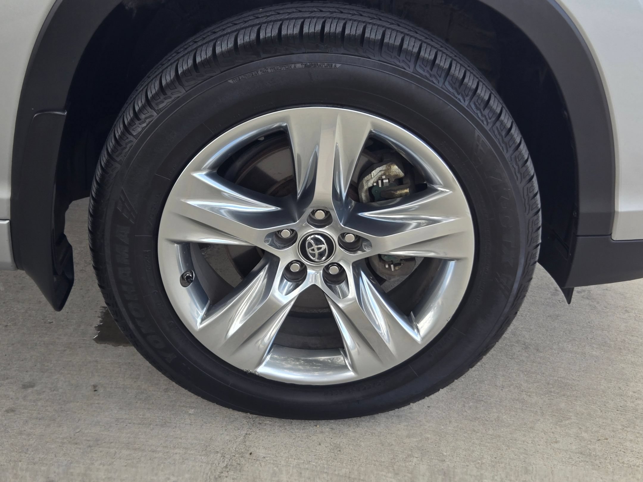 Used 2018 Toyota Highlander Limited w/ Carpet Mat Package (TMS) AWD/4WD image 27