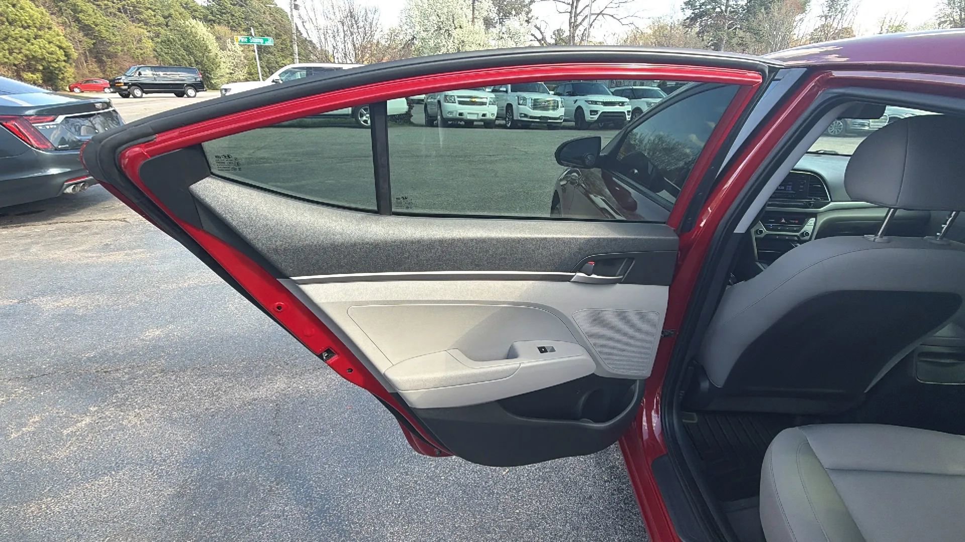 Used 2017 Hyundai Elantra SE image 18