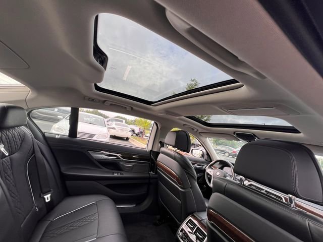 Used 2020 BMW 740i w/ Premium Package RWD image 35