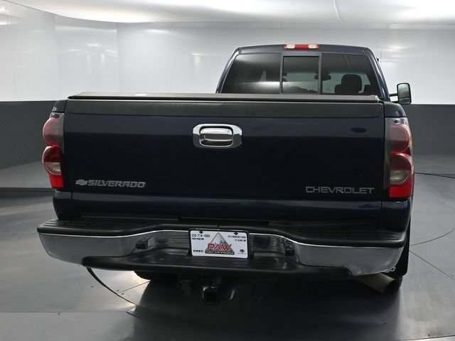 Used 2005 Chevrolet Silverado 2500 LS w/ Heavy-Duty Power Package AWD/4WD image 4