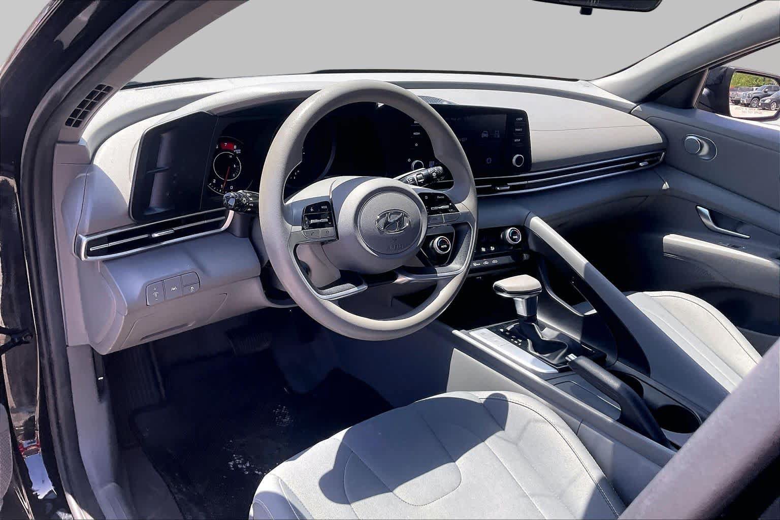 Used 2023 Hyundai Elantra SEL w/ Cargo Package FWD image 17