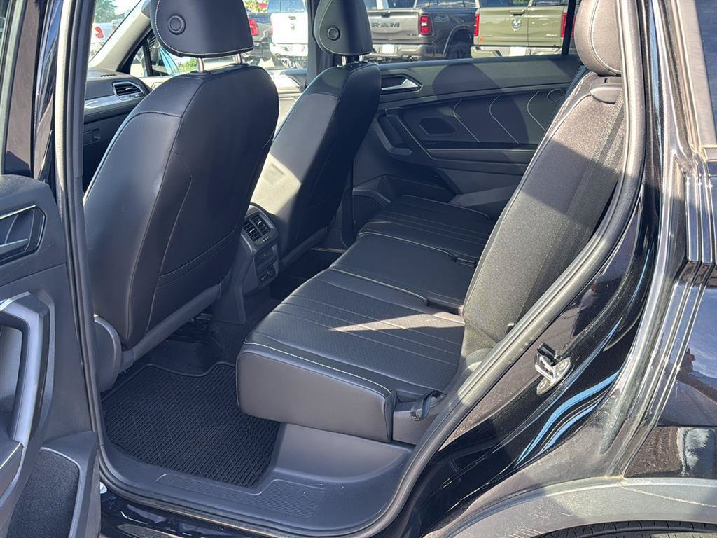 Used 2023 Volkswagen Tiguan SE R-Line FWD image 15