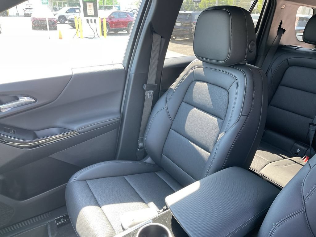 New 2026 Chevrolet Equinox LT w/ Convenience Package II AWD/4WD image 24