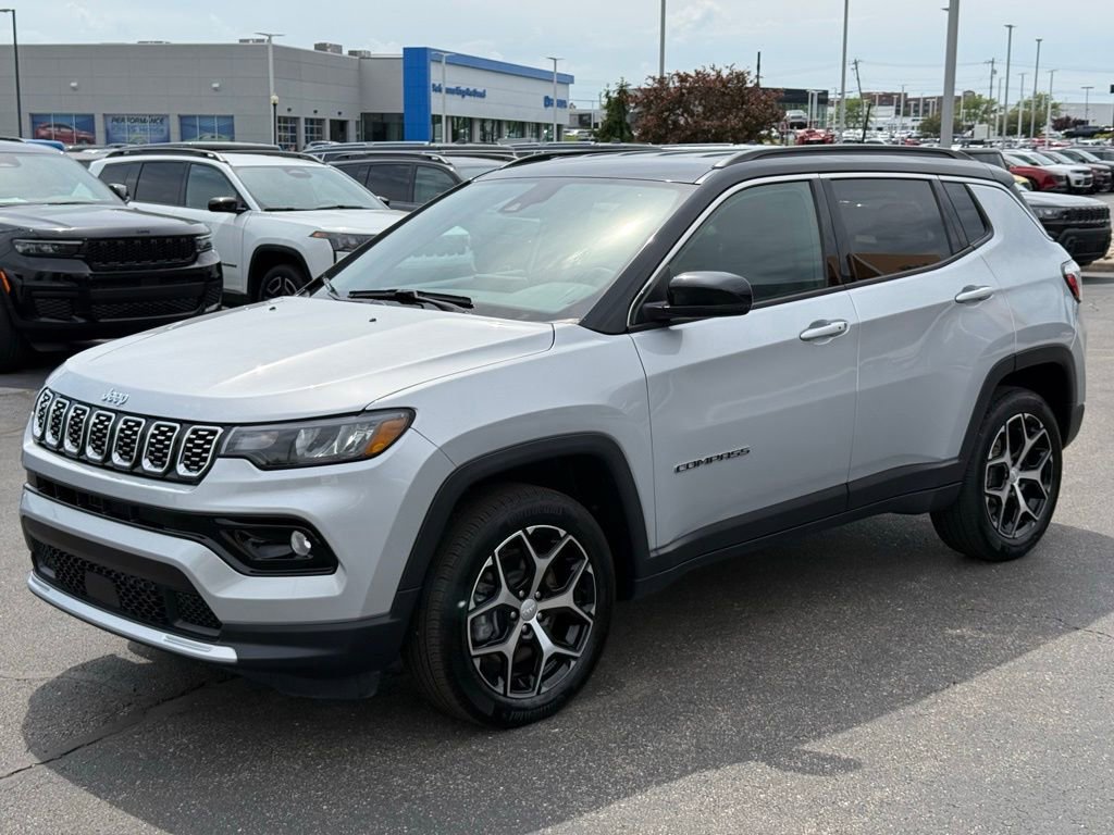 Used 2024 Jeep Compass Limited AWD/4WD image 7