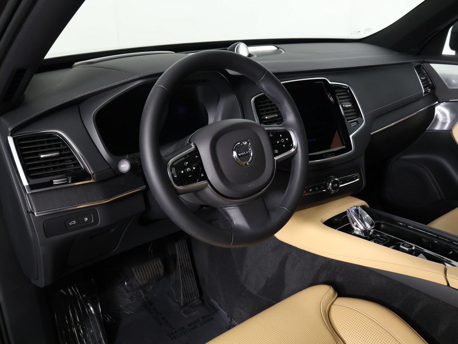 Used 2024 Volvo XC90 T8 Ultimate AWD/4WD image 14
