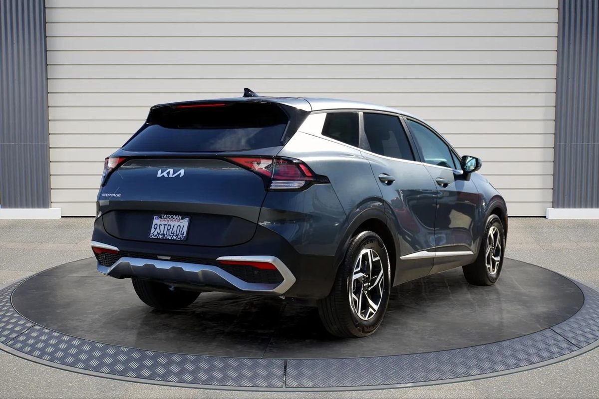 Used 2025 Kia Sportage LX image 7