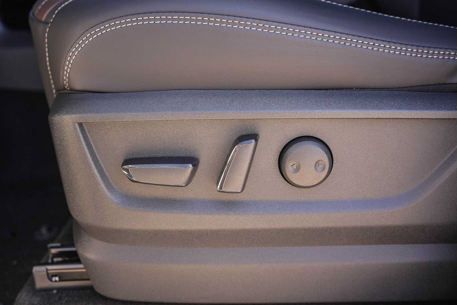New 2026 Nissan Armada SL w/ Captain's Chari Seat Package AWD/4WD image 39