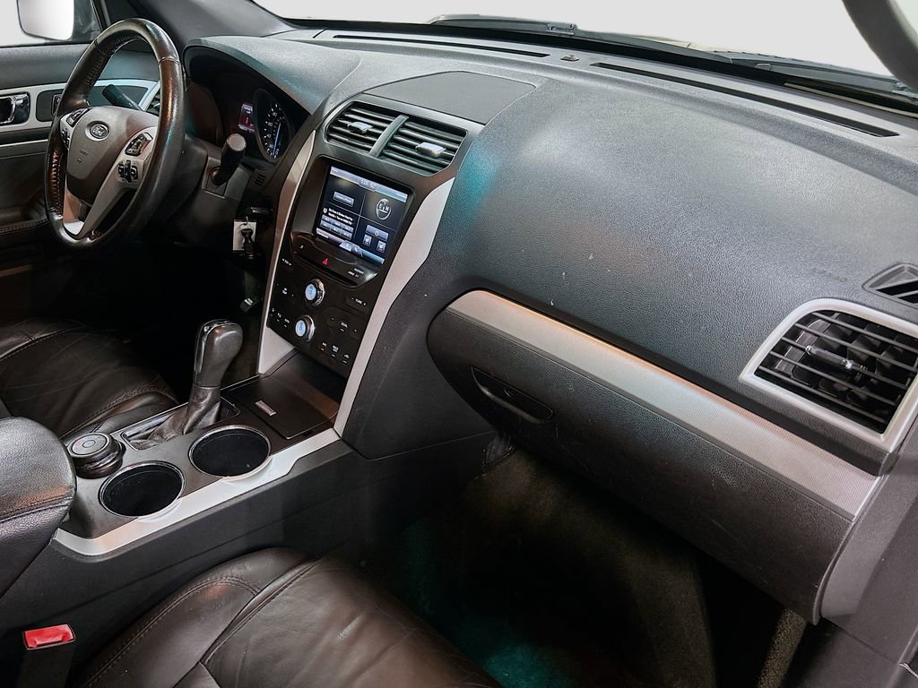 Used 2014 Ford Explorer XLT w/ Equipment Group 202A image 30