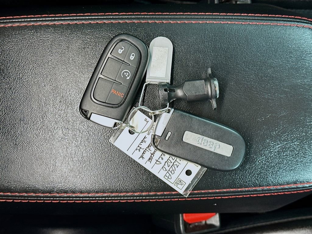 Used 2020 Jeep Cherokee Trailhawk w/ Cold Weather Group image 33