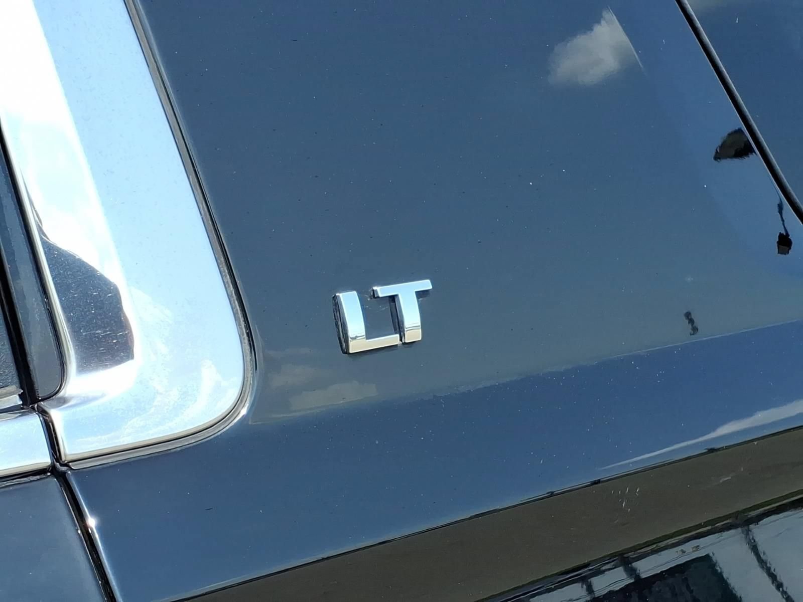 Used 2017 Chevrolet Suburban LT RWD image 10