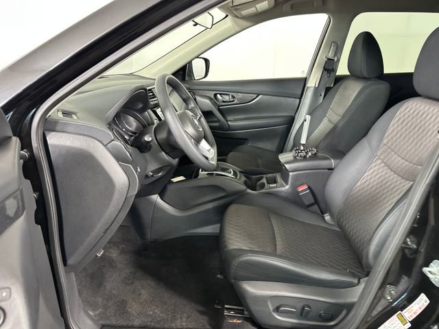 Used 2018 Nissan Rogue SV image 11