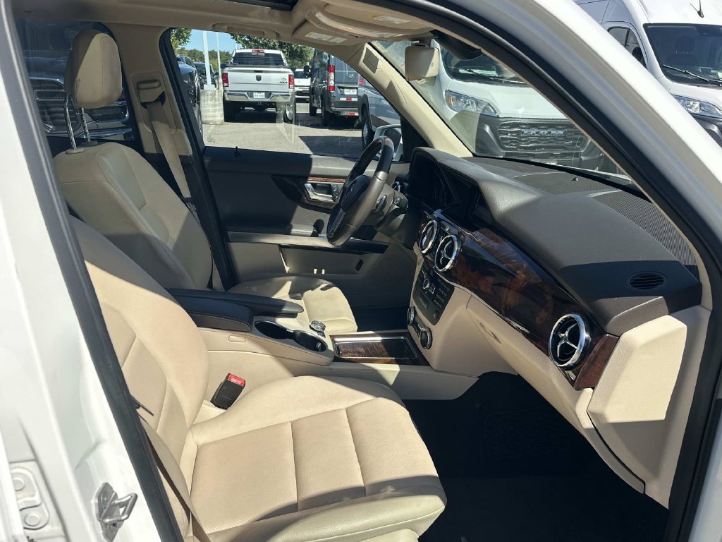 Used 2013 Mercedes-Benz GLK 350 4MATIC image 12