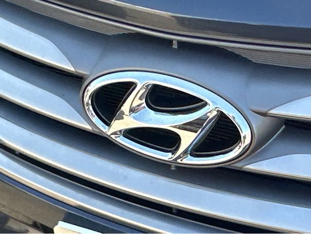 Used 2018 Hyundai Santa Fe Sport FWD image 40