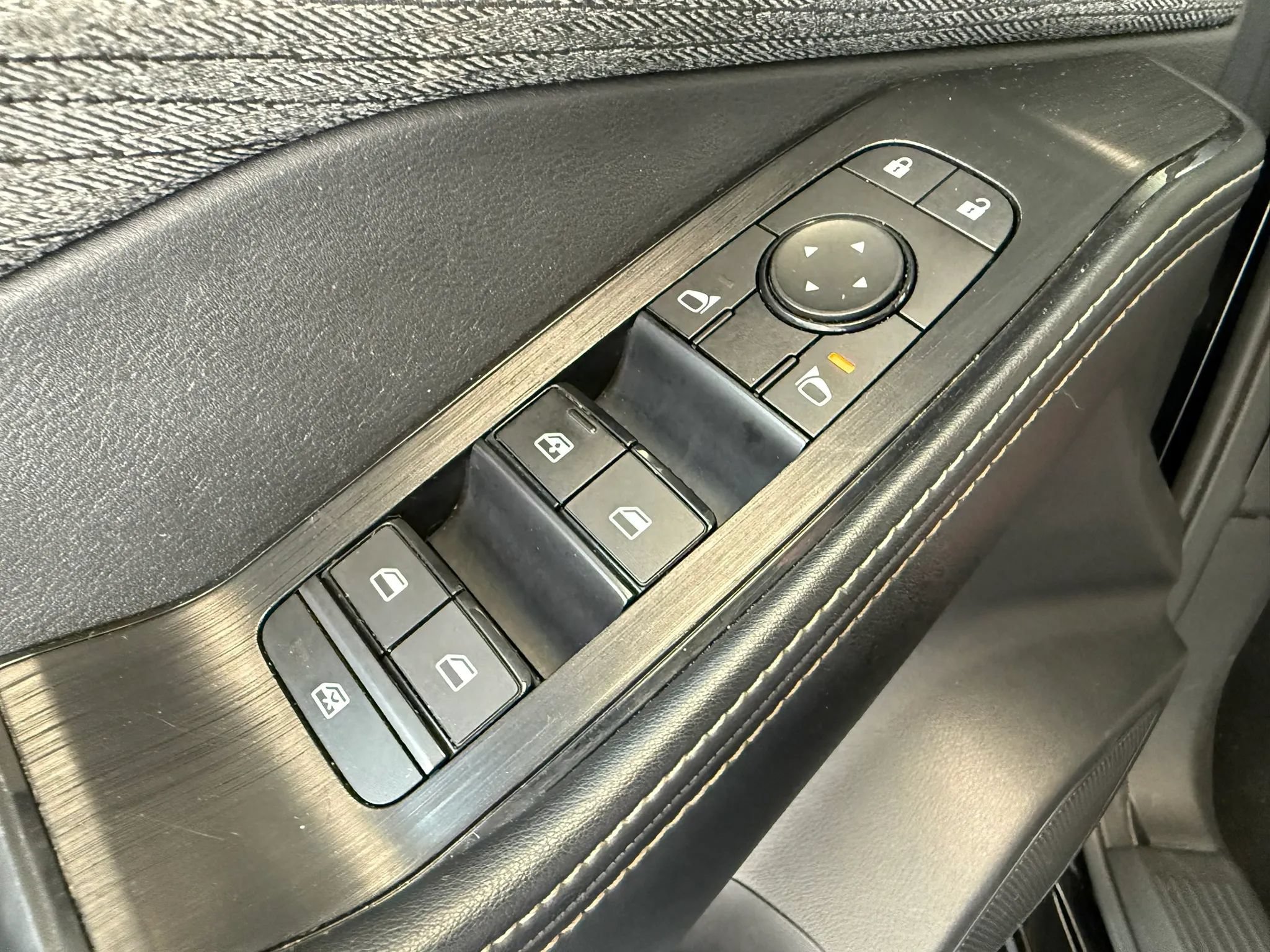 Used 2023 Nissan Rogue SV FWD image 33
