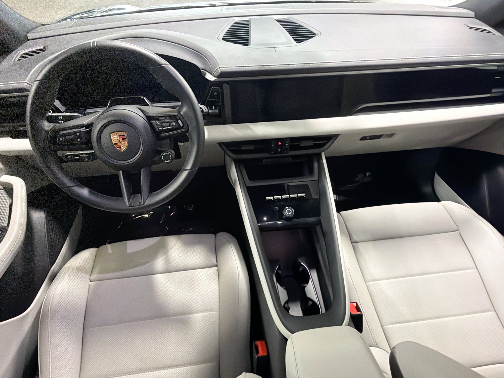Certified 2026 Porsche Macan Electric RWD image 17