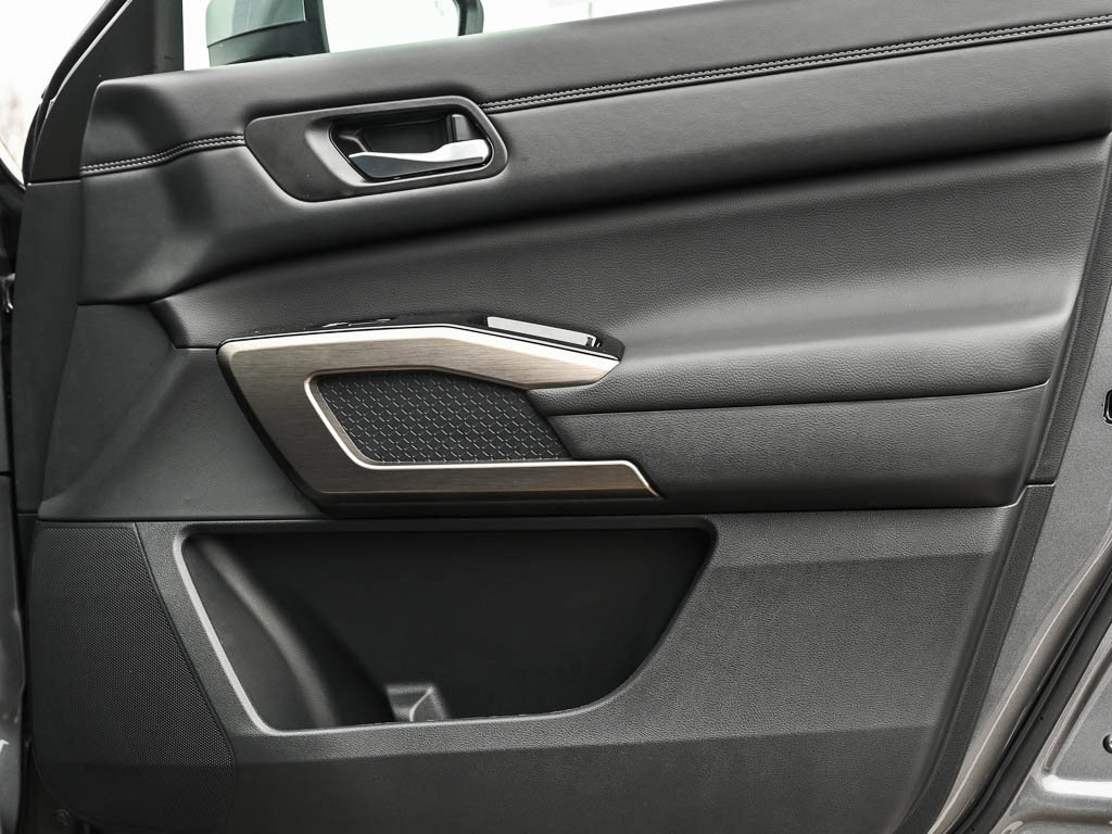 New 2025 Nissan Pathfinder Platinum w/ Lighting Package (N92) image 10