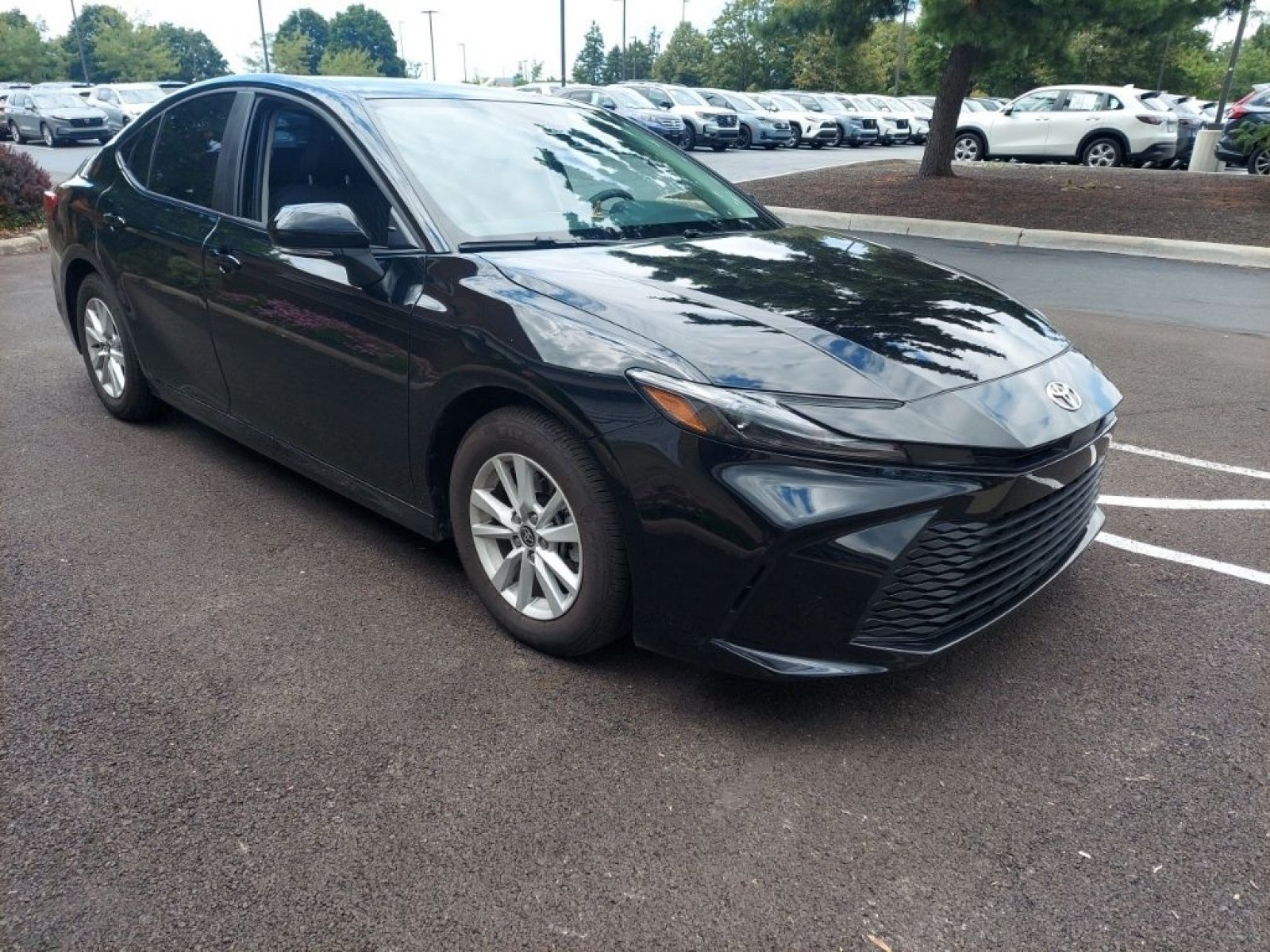 Used 2025 Toyota Camry LE FWD image 3