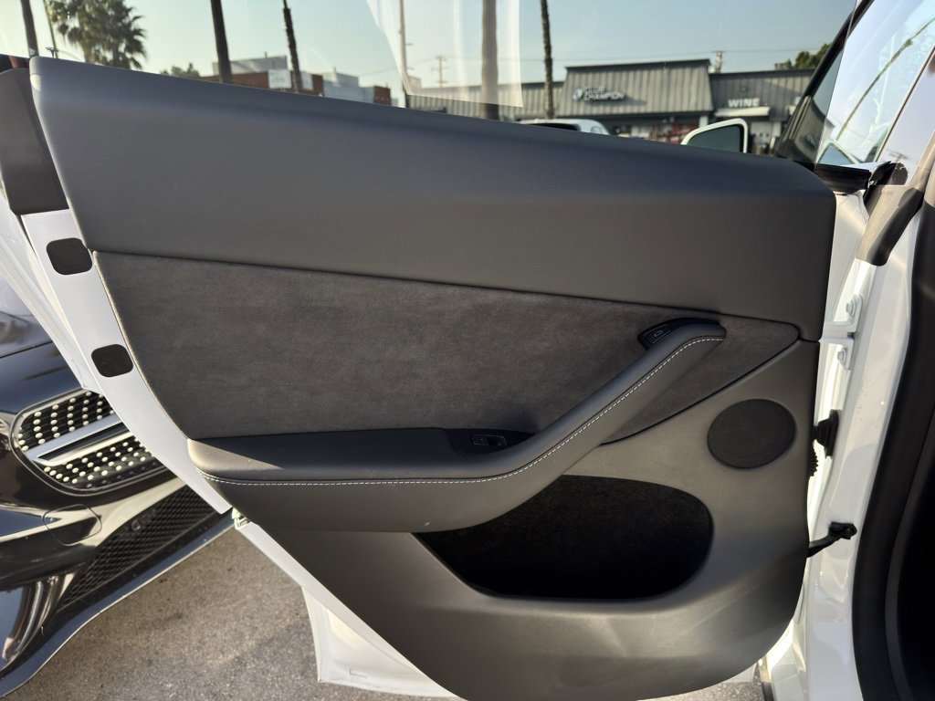 Used 2024 Tesla Model Y Long Range image 39
