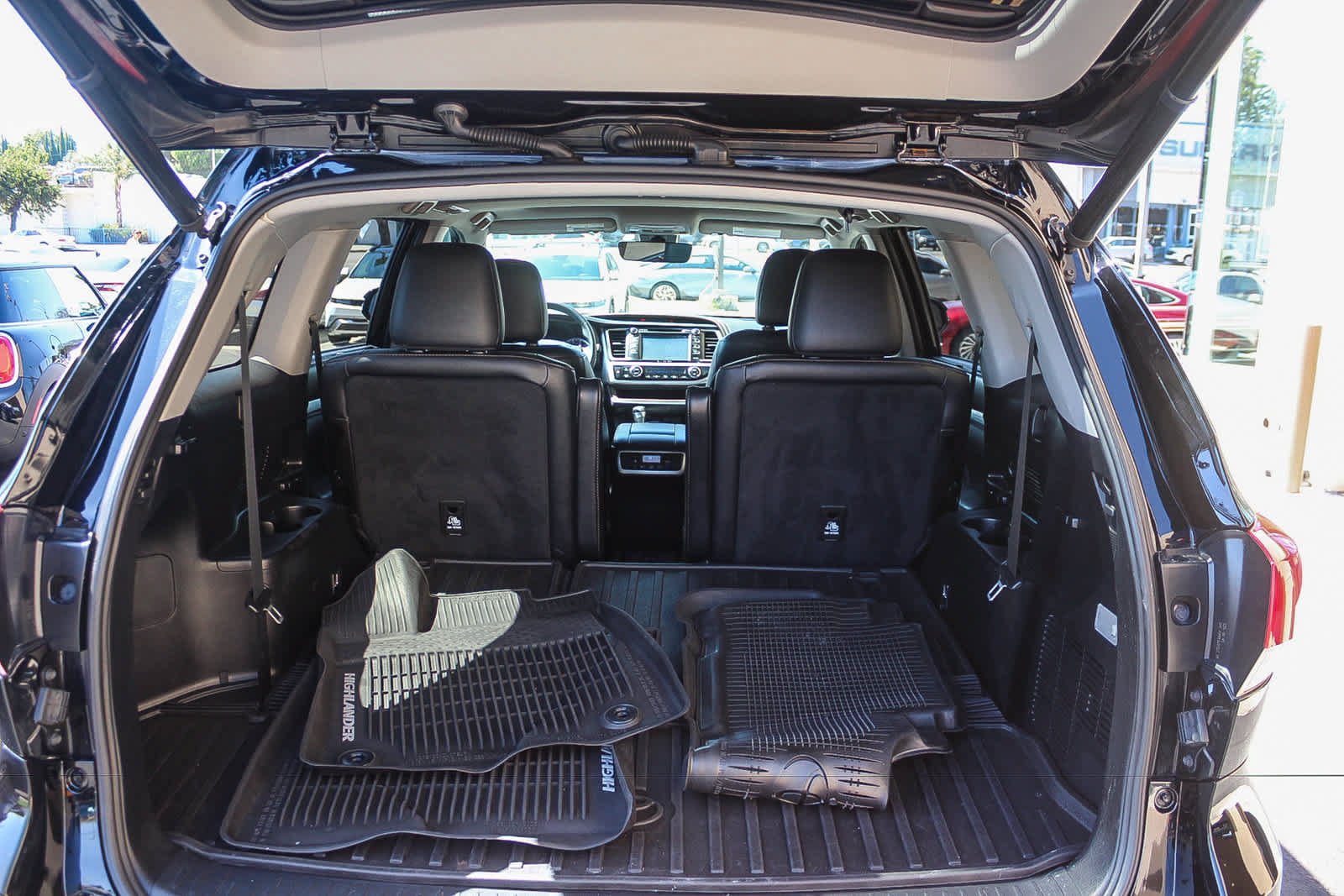 Used 2019 Toyota Highlander XLE FWD image 34