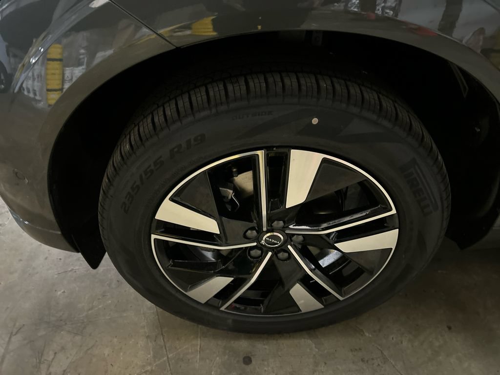 New 2026 Volvo XC60 B5 Plus w/ Climate Package AWD/4WD image 8