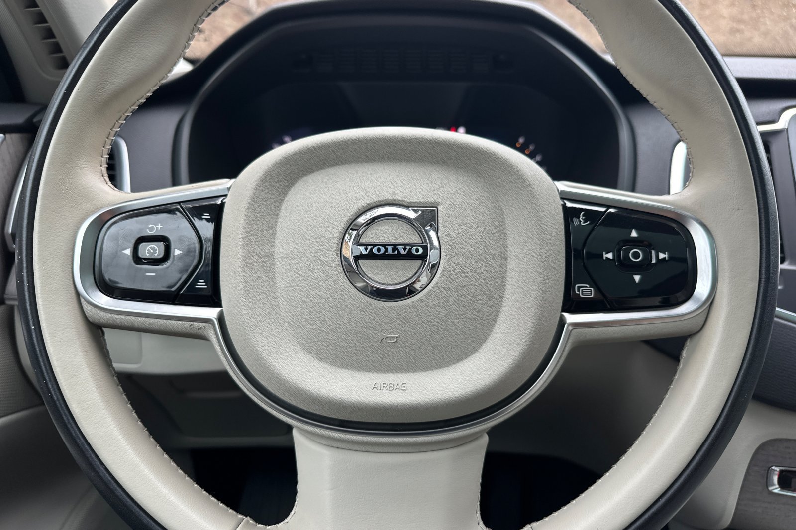 Certified 2023 Volvo XC90 B6 Core w/ Protection Package Premier AWD/4WD image 27