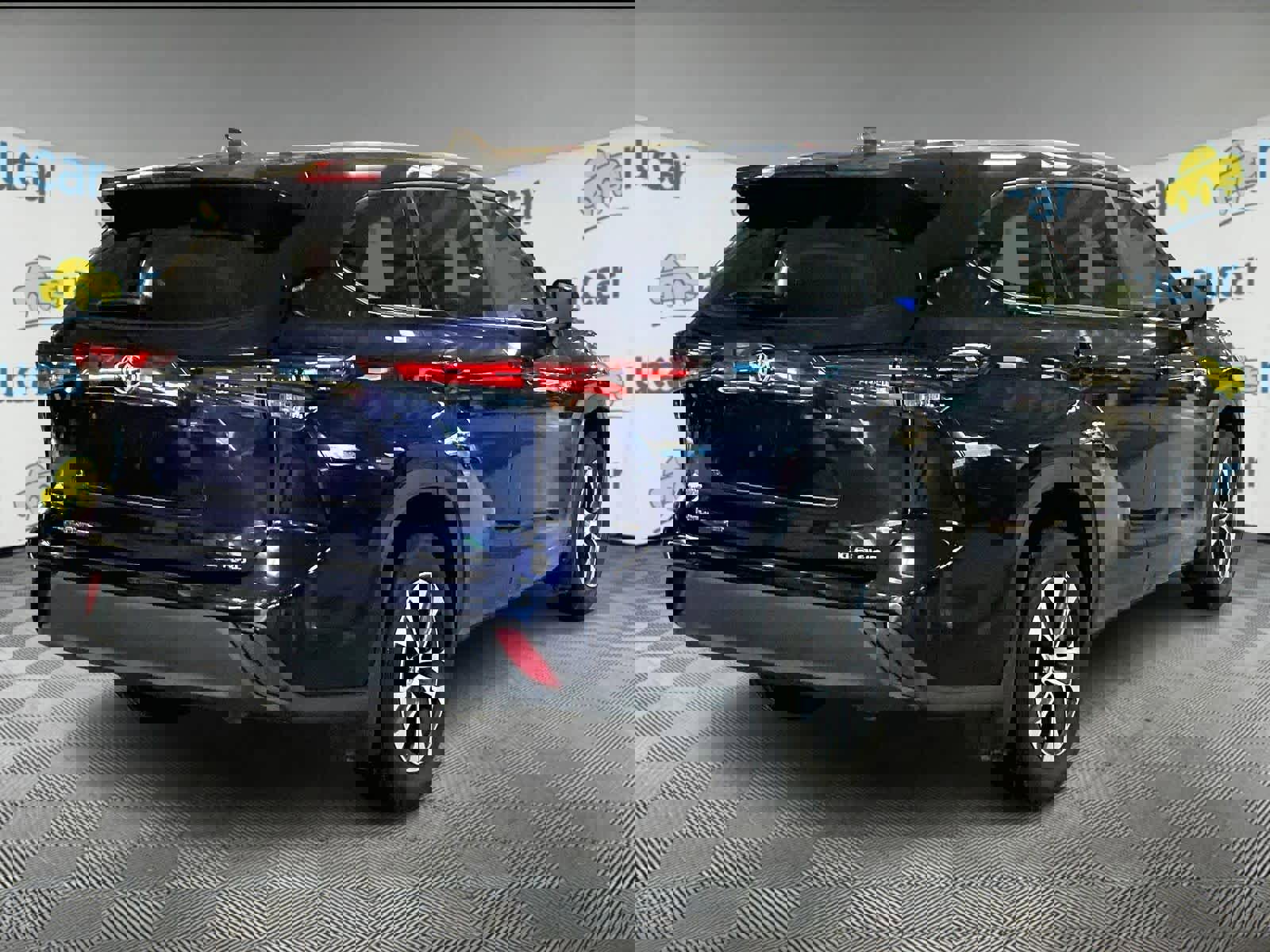 Used 2024 Toyota Highlander XLE image 6