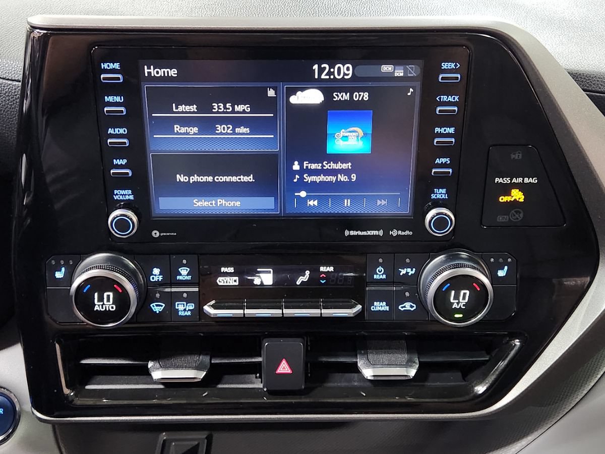 Used 2022 Toyota Highlander XLE AWD/4WD image 37