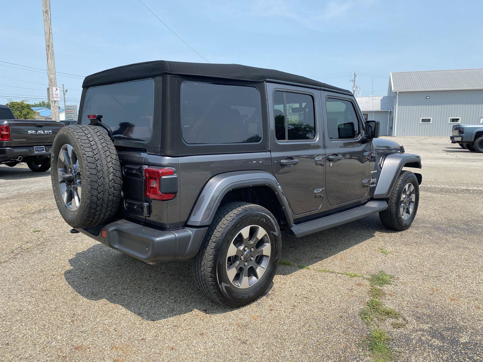 Used 2022 Jeep Wrangler Unlimited Sahara w/ Cold Weather Group AWD/4WD image 5