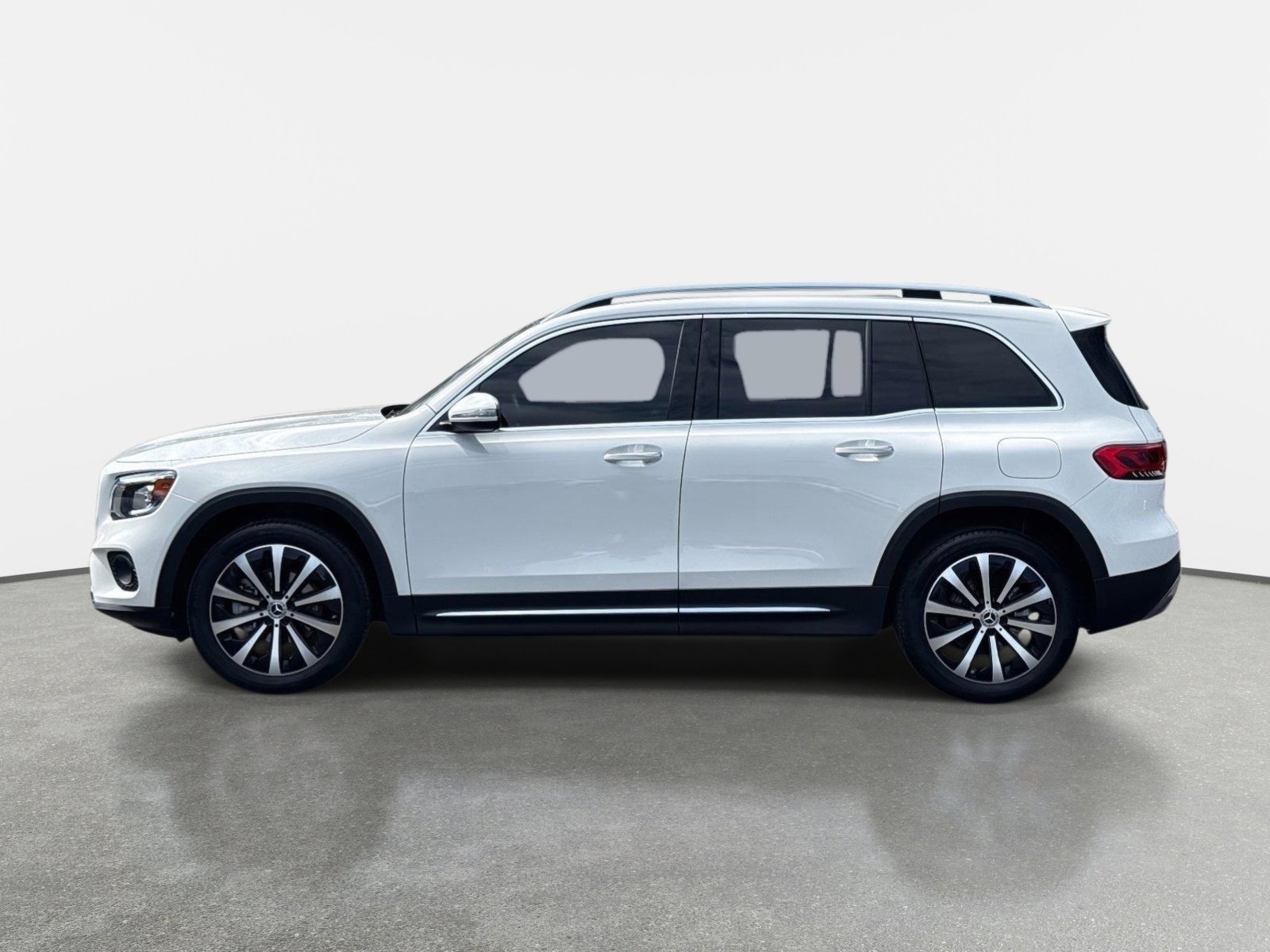 Used 2023 Mercedes-Benz GLB 250 4MATIC w/ Premium Package image 6