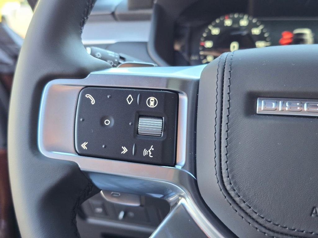 New 2026 Land Rover Discovery Limited Edition AWD/4WD image 17