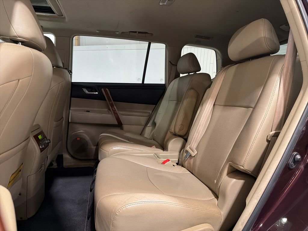 Used 2013 Toyota Highlander Limited image 32