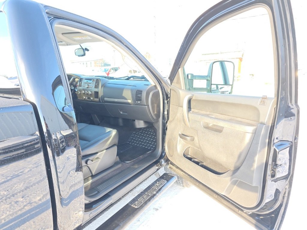 Used 2014 Chevrolet Silverado 2500 LT w/ Interior Plus Package image 17