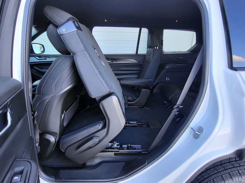 New 2025 Jeep Grand Cherokee L Laredo w/ Luxury Tech Group I RWD image 25