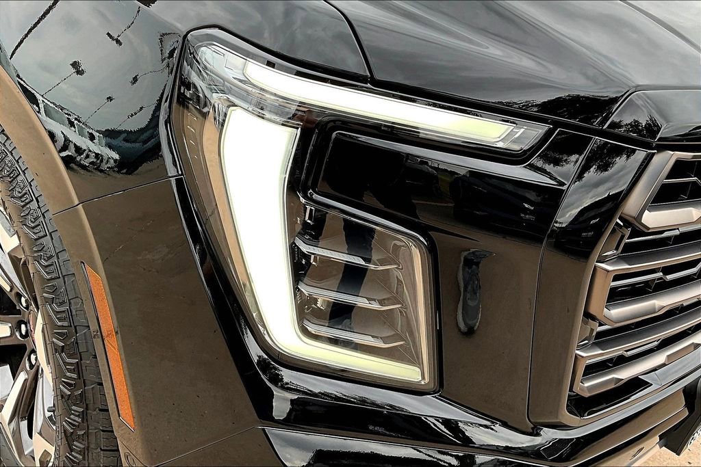 New 2026 GMC Yukon AT4 Ultimate w/ LPO, Floor Liner Package AWD/4WD image 34