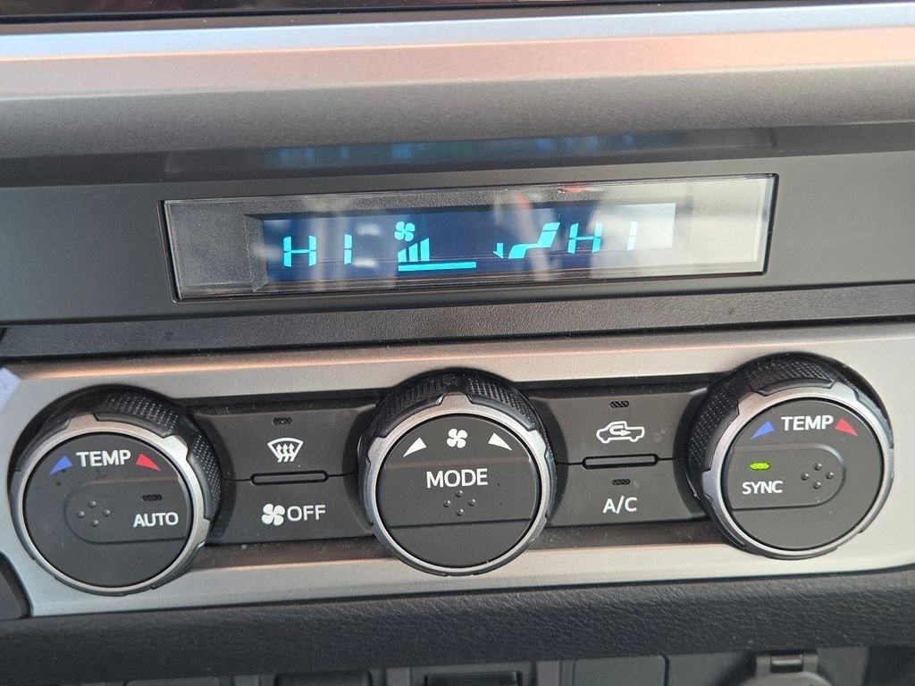 Used 2022 Toyota Tacoma SR5 w/ Technology Package image 15
