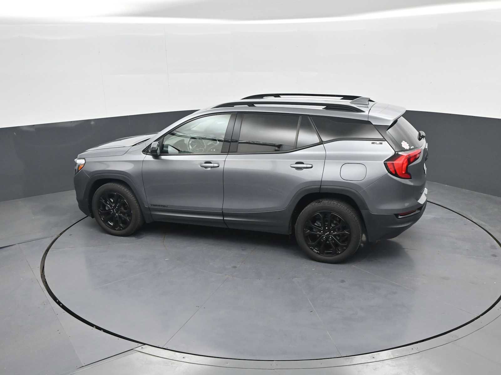 Used 2021 GMC Terrain SLE w/ Driver Convenience Package AWD/4WD image 29